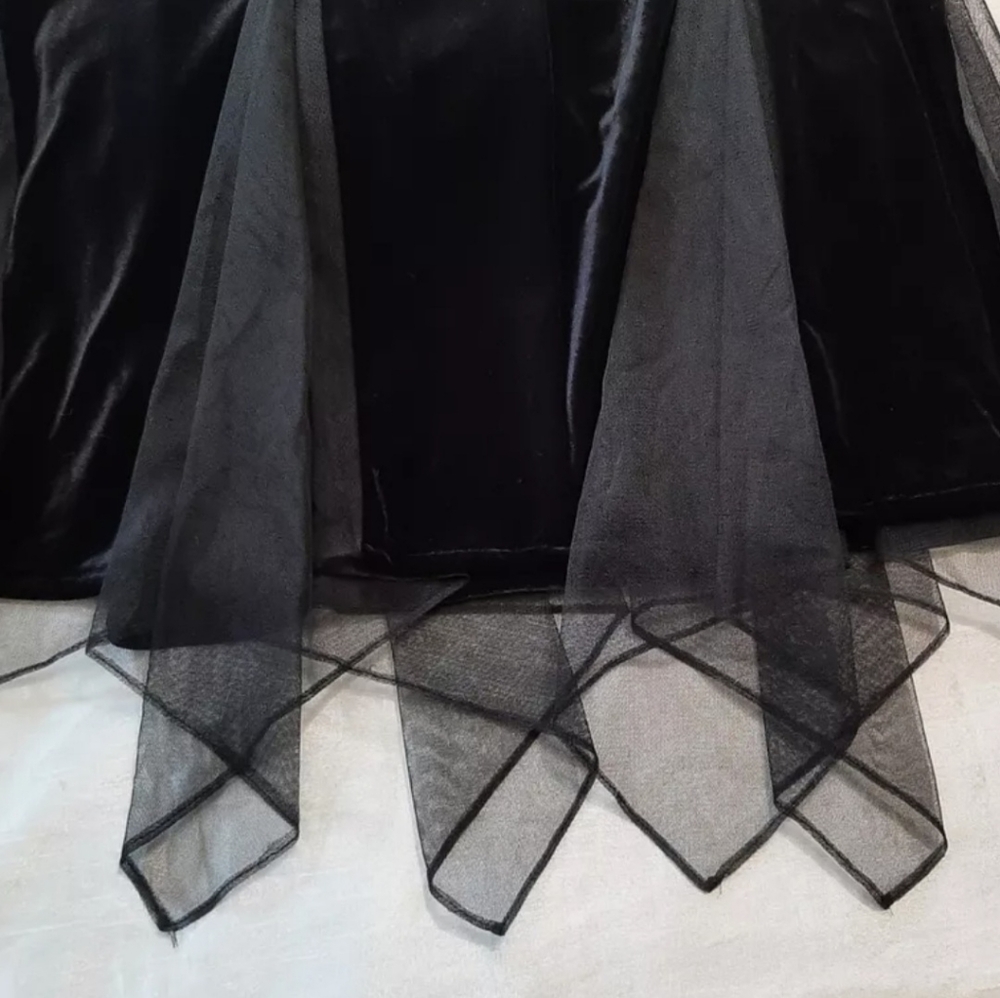 VINTAGE BLACK VELVET DRESS. Size 10 🦋 - Picture 3 of 6